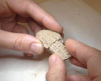 Conservators join fragments of tablets back together. Tablets are often found in broken condition. Curators & visiting scholars work out which pieces belong together. These are then glued. It's like a 3D jigsaw puzzle. Tablets can be reconstructed from many separate fragments.