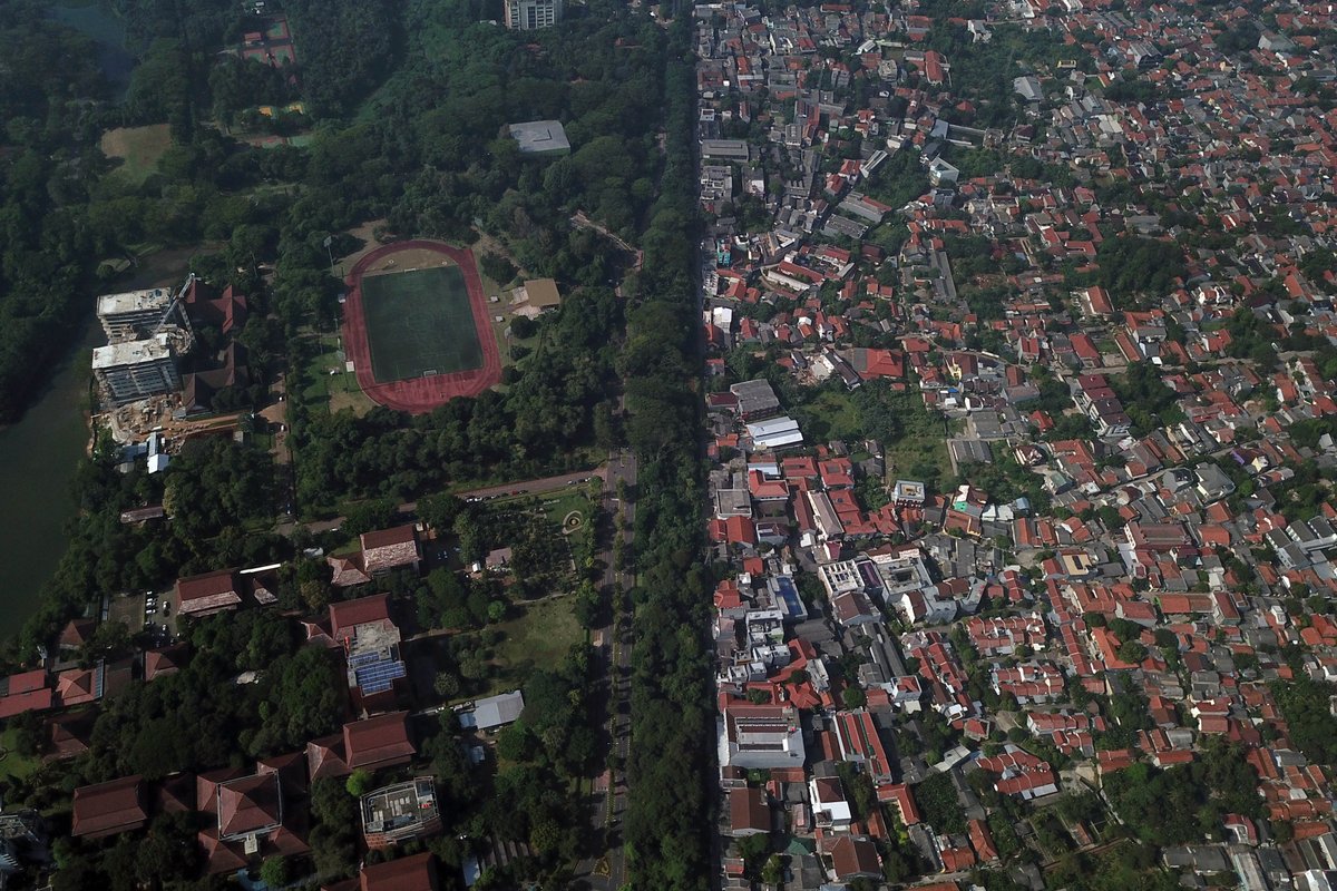 UI dan Kukusan...batasnya tegas banged......ini bukan dua foto loh......