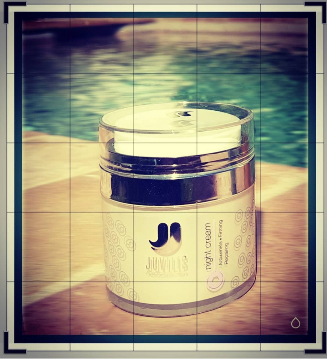 NIGHT CREAM  incorpora los mismos rellenadores que se usan en medicina estática. Estaras de suerte cuando uses la NIGHT CREAM con  HIDROXIAPATITA CALCICA como relleanador absorbible. Su textura se fundirá en tu piel reafirmándola y regenerándola #pielúnica #arrugas #cremantiedad