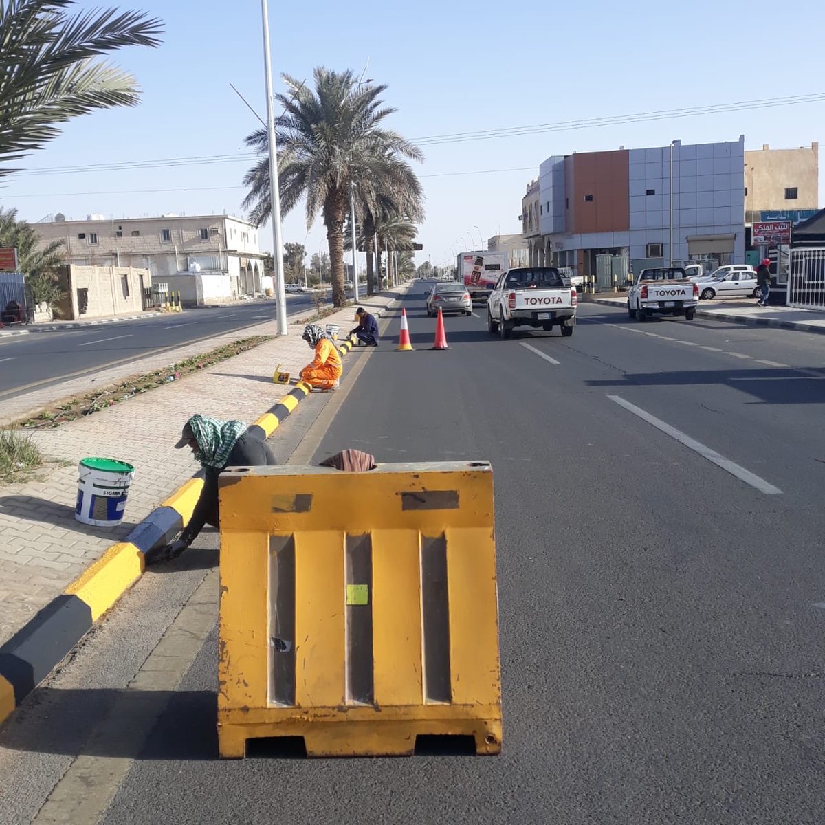 btabrjal's tweet photo. #بلدية_طبرجل ممثلة في إدارة الخدمات العامة واستمـراراً لحملـة #معالجة_التشوه_البصري  تكثف جهودها في صيانة ودهن الارصفة في الشوارع والاحياء السكنيه لـ
#تحسين_المشهد_الحضري https://t.co/9QIIKu8HY4