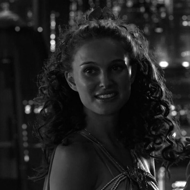 starlightssrh's tweet photo. ❅ sms ❅ au anidala ❅

Onde Anakin e Padmé são amigos apaixonados em segredo. Até que Padmé manda uma mensagem se declarando e apaga. 

ou 

Onde Anakin, vê a mensagem de Padmé, e não entende o pq dela ter apagado, ao mesmo tempo em que tenta se declarar para ela. https://t.co/Eeoc7DAMYo