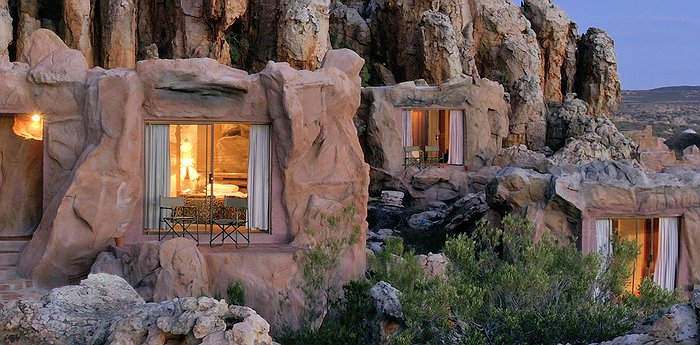 TheLuxeWorld's tweet photo. Inside 12 of the world's most amazing cave hotels: https://t.co/Vi1xIebQEI https://t.co/4WLWjxbisY