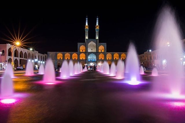 PersianGryphon's tweet photo. Charming, colorful fountains on the main square of #yazd called #amirchakhmaghsquare
.
We ❤️ Iran
.
📍Location: Yazd, Iran
📌 #iran #seeyouiniran #tourism_iran #backpacking #travelbloggers
💌#discover_iran_discover_the_world
💌Discover #beautifuliran by @PersianGryphon https://t.co/1VbFfZJq5B