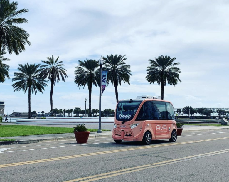 RidePSTA's tweet photo. "I finally caught the brand new self-driving car, AVA, in action. So neat!" π΄π
The future of public transportation is here! #ExperienceAVA in downtown @StPeteFL Wednesdays through Sundays from 10 a.m. to 10 p.m. ποΈ
πΈ Instagram: mamabean2.0 https://t.co/wvMSfMKSyL
