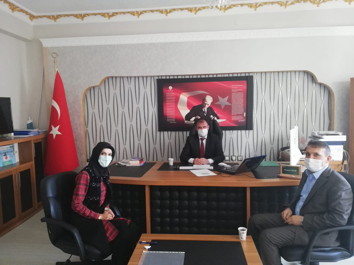 kangalmem58's tweet photo. Atatürk İlkokulu ile Şehit Oğuz Özgür Çevik İlkokulu idareci ve öğretmenleri İlçe Milli Eğitim Müdürümüz @AlkanMustafa58'ı Makamında Ziyaret Ettiler. Okulda yürütülen projeler ve öğrencilerin yaptıkları çalışmalar hakkında bilgi verdiler. @ebubekirsavasci
https://t.co/0u4qMaDYwf https://t.co/9N3kfcLK2O