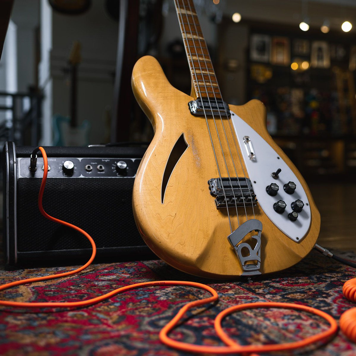 cmeBASSment's tweet photo. TFW when you know it’ll love you back. For a Rick with wear in all the right places, go for this 1967 4005 Mapleglo. https://t.co/doC9DuOUMc #chicagomusicexchange #thebassment #rickenbacker #4005 #mapleglo #1967 #basstalk #bassplayer #tonemob #knowyourtone #gearwire #gearybusey https://t.co/Ksalkc49oG