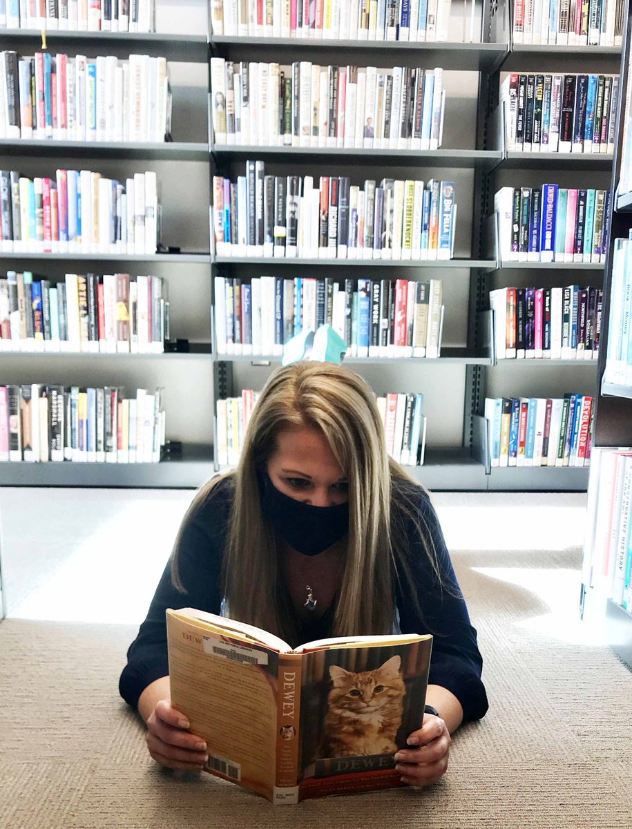 liveoakpl's tweet photo. See if you can spot your favorite #liveoakpl librarian in these #NationalShelfieDay #shelfies! https://t.co/mEdziBEyhu