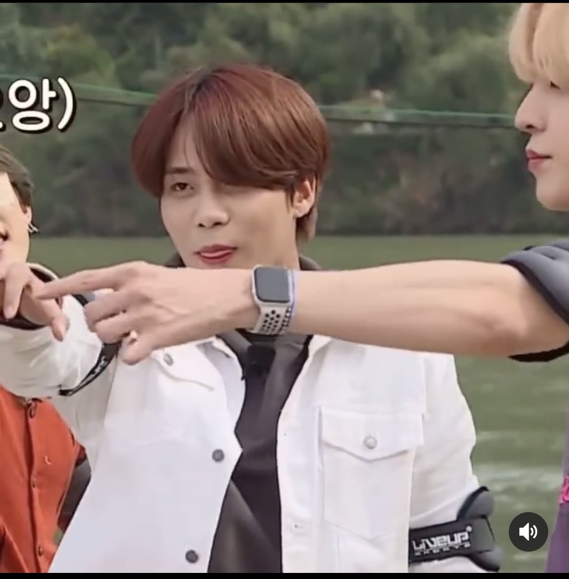Bir videoda Yunho’nun kolunda apple watch 6 gördüm ben de istiyom anneee https://t.co/84KFP7Czf1