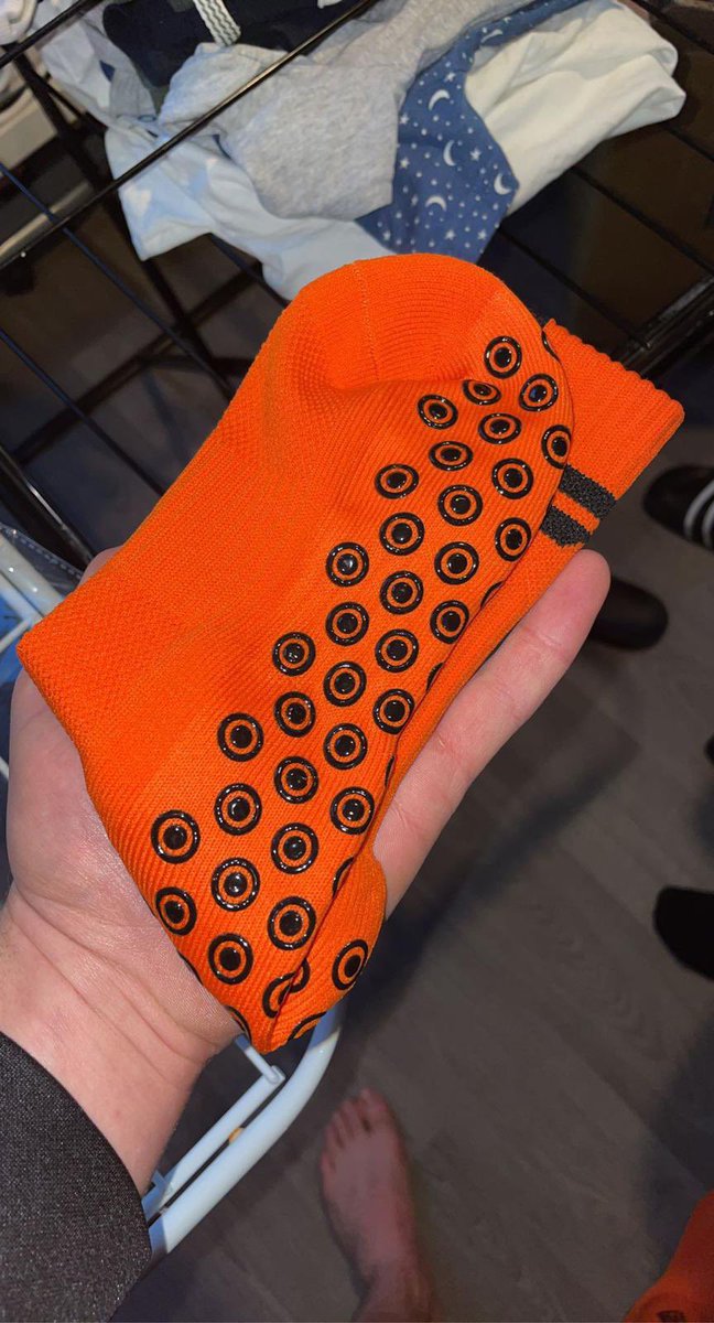 FSockr's tweet image. ORANJE VANAF NU TE BESTELLEN, KORTINGSCODE: ERWIN20 NOG STEEDS GELDIG!🟠⚫️ 
FitSockr.nl