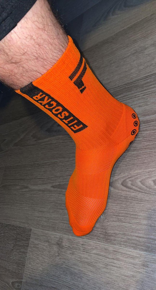 FSockr's tweet image. ORANJE VANAF NU TE BESTELLEN, KORTINGSCODE: ERWIN20 NOG STEEDS GELDIG!🟠⚫️ 
FitSockr.nl