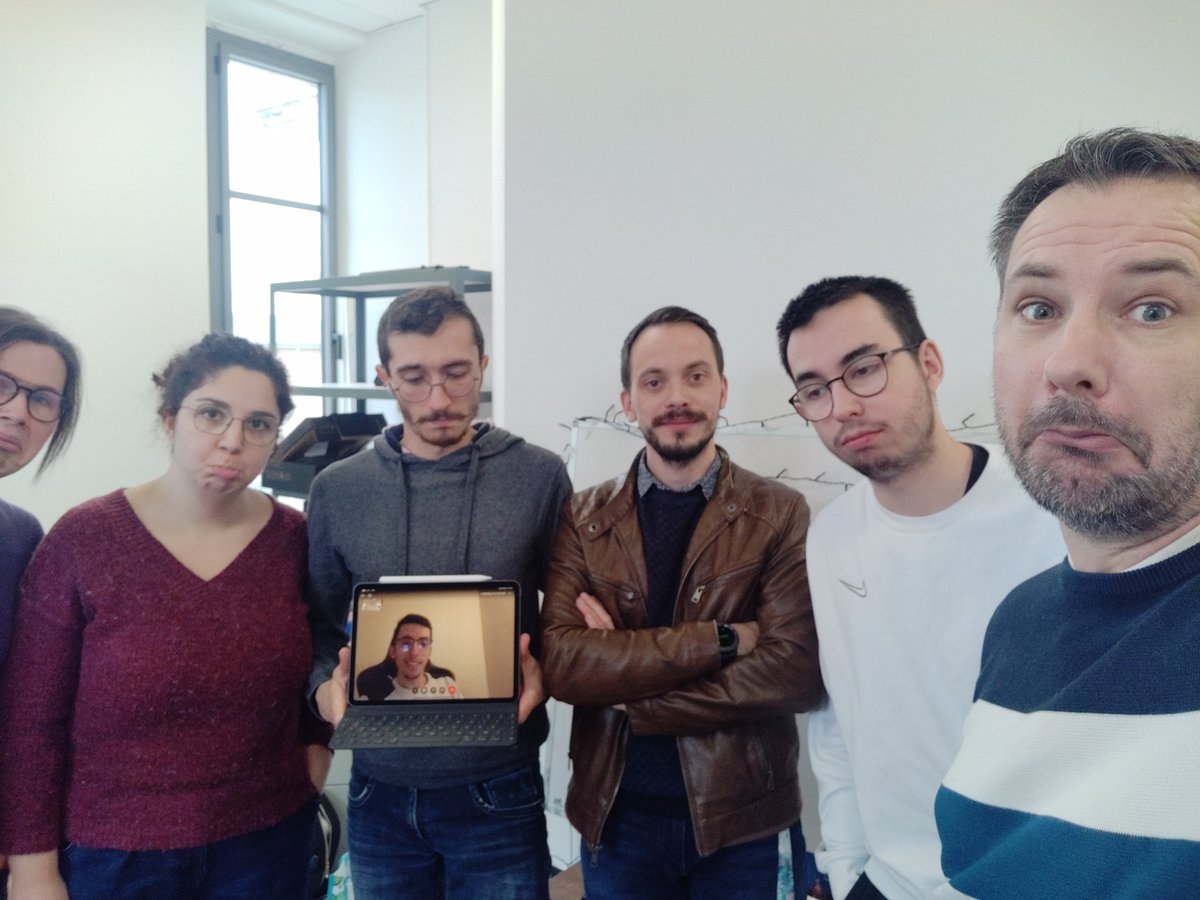 Helyx's tweet photo. La team quasi au complet hier midi pour une réunion bilan / com / pizza 🍕
On a fait le point sur 2020 & on s'est boostés pour 2021 malgré l'absence d'Alexandre, notre rayon de soleil quotidien ☀️😢 https://t.co/YbXlQXMetV