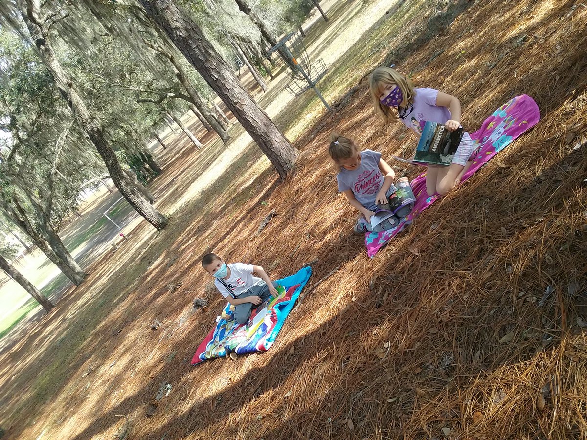 DawnRammFirstGr's tweet photo. Literacy Week 2021! Enjoying our BOOK-NIC in this beautiful Florida weather! 😎🌞
#educatinghornets 
@kyle_jaecks @CTouchton https://t.co/Ai54h3s3bM
