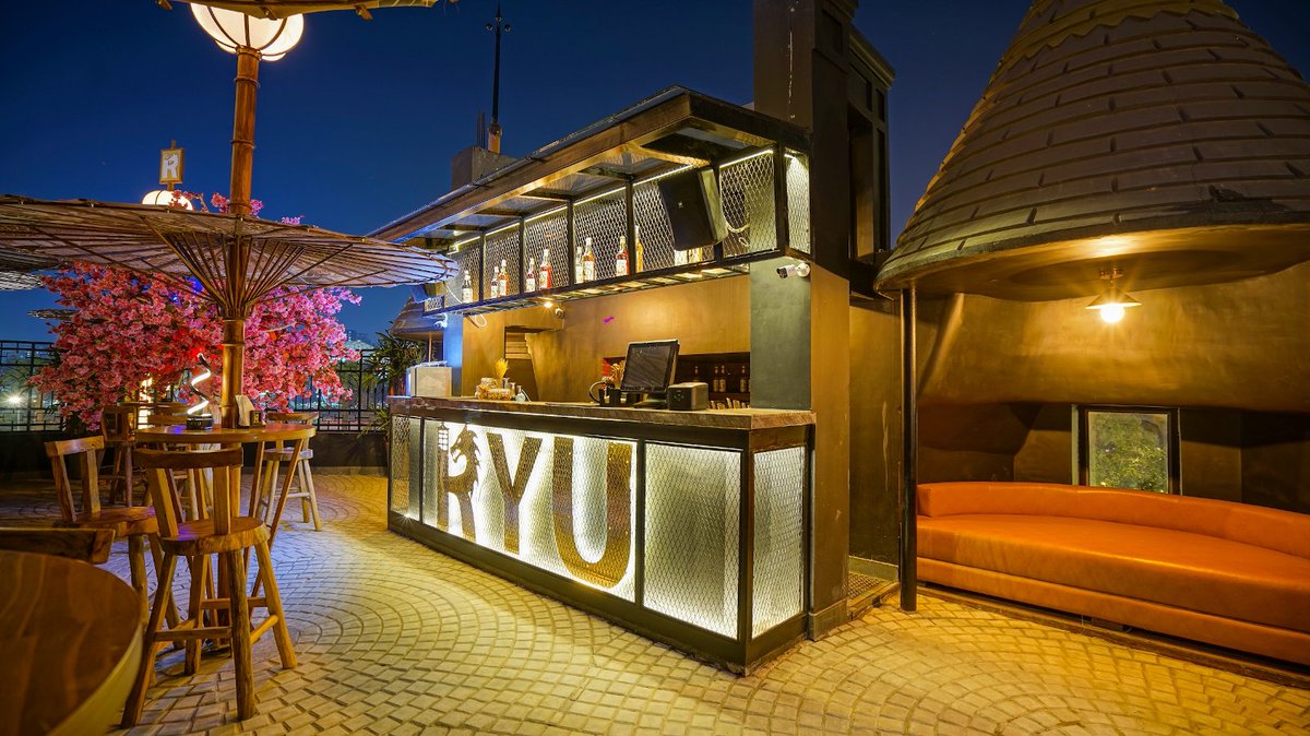 TheJBLpro's tweet photo. To bring immersive audio throughout the entire space, RYU Bar India partnered with AM Integrated Solutions and GRS AV Solutions to install a complete #HARMANPro sound system, including a wide range of #JBLPro loudspeakers and subwoofers.
Learn more: https://t.co/HvwlAef1xi https://t.co/HehBfyxec3