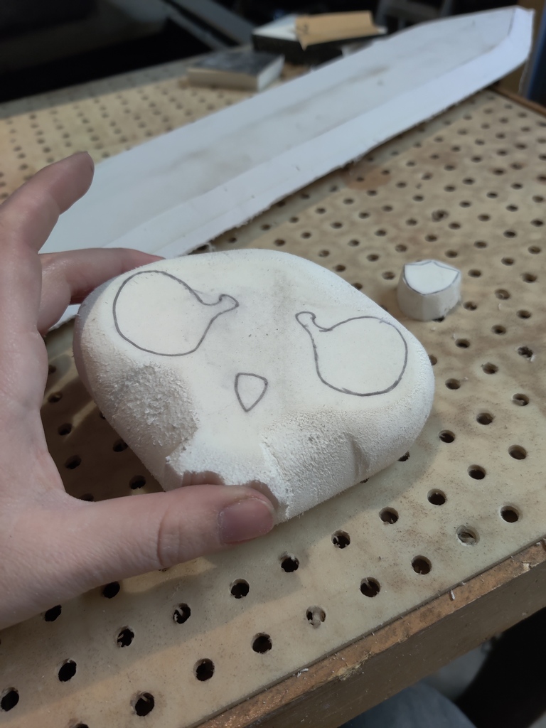 RareProps's tweet photo. Got a belt sander and its speeding up the process.
#hadesgame #Zagreus #cosplayprop #Hadescosplay #stygianblade https://t.co/DkU7Q6JakM