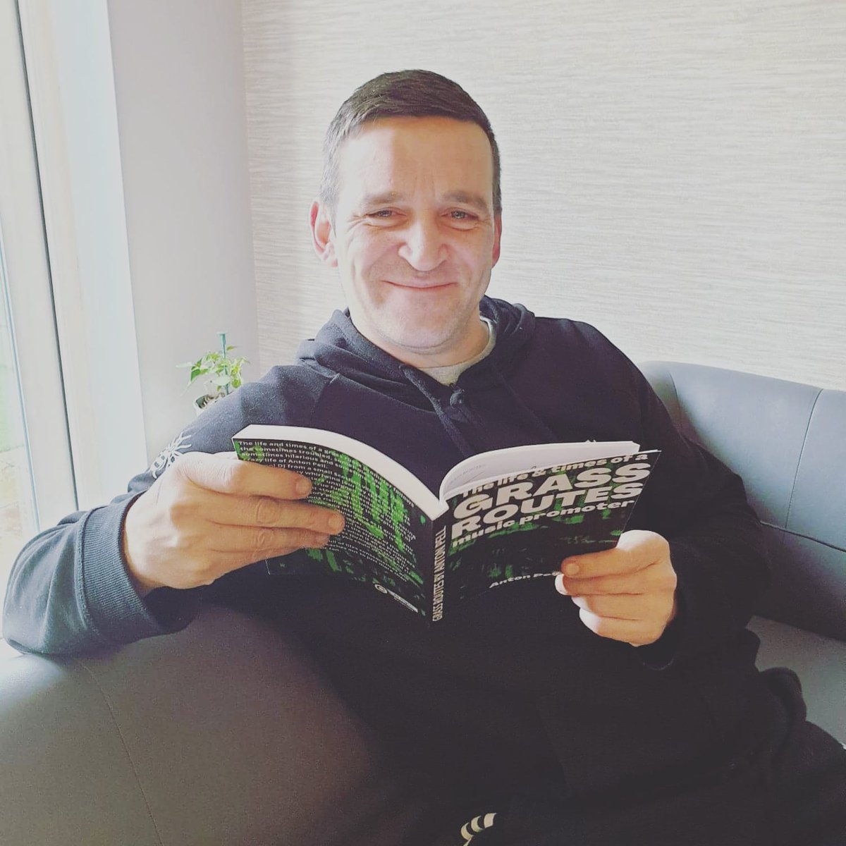 Grass Routes by Anton Pell

New book, by MMTV's Anton.

Available in Paperback here:
lulu.com/en/gb/shop/ant…

And EBook here:
payhip.com/b/ndgK