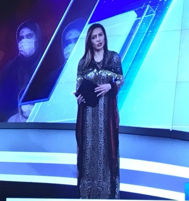 shuleh3's tweet photo. هیچوقت درتاریکی و جهل،دیگران رو قضاوت نکنید
الآن چیو خواستی ثابت کنی؟ که ایشون قبلا در یک تلویزیون خبری سوئدی مجری بوده و اخبار میخونده؟
درشرافت و افتخارات @ShelerHaghani همین بس که در اعتراض به صداسیمای میلی، با لباس کُردی در استادیو حاضر شد.
اما تو چه افتخاری داری؟ https://t.co/UDDWew7ZBW