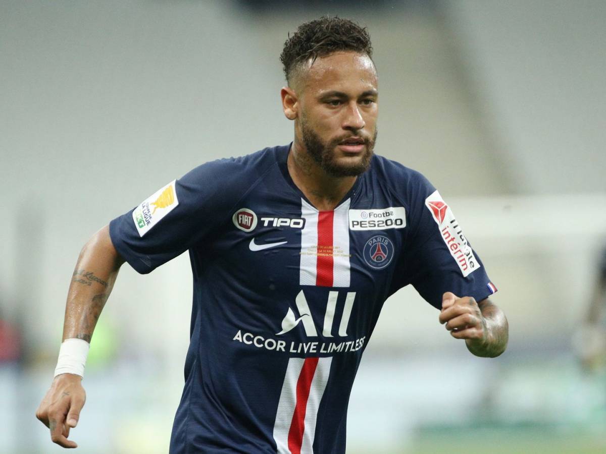 Eusebio553 + 100 = 653**/***Zico473 + 179 = 652**/***Lewandowski 500 + 149 = 649*Neymar Jr386 + 236 = 622*/***Maradona346 + 241 = 587Eto'o421 + 163 = 584Ronaldo Nazario419 + 141 = 560