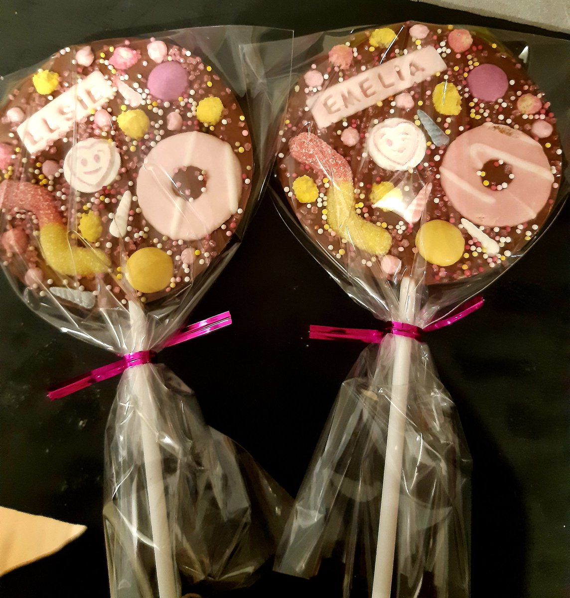keepcalmeatchok's tweet photo. Personalised lollipops 🍫🍭 https://t.co/8xePuZqq6F