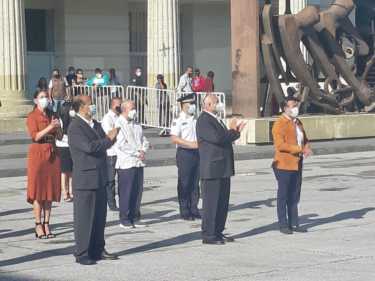 En la celebración del 231 Aniv. del natalicio del Gral. Juán Álvarez Hurtado y develación de un monumento en su honor en la plazoleta Primer Congreso de Anáhuac en la capital del Estado #Chilpancingo.
Guardia al militar oriundo de Atoyac de Alvarez nacido el 27 de Enero de 1790.