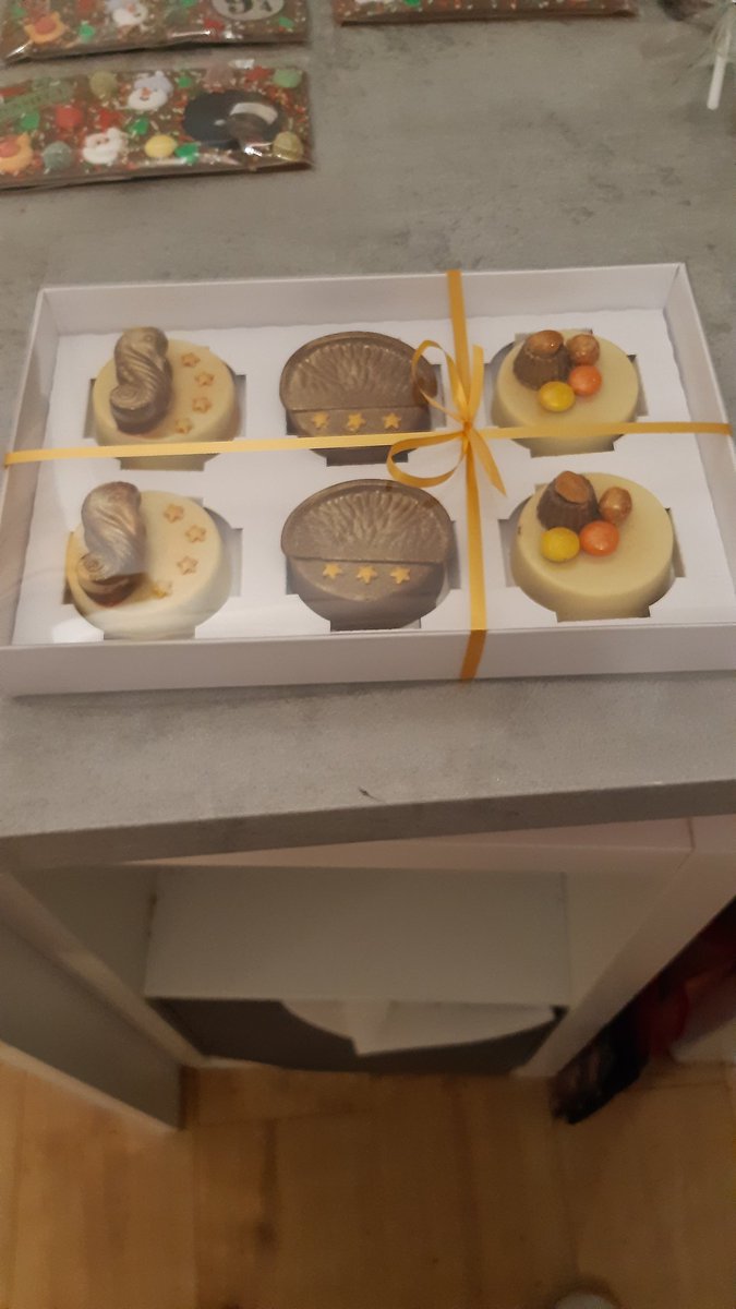 keepcalmeatchok's tweet photo. Dipped oreos/biscoff 🍪🍫 https://t.co/P01tEQEdpg