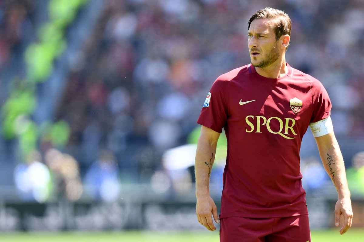 Totti316 + 240 = 556Rooney366 + 188 = 554Aguero 415 + 135 = 550*Benzema 357 + 184 = 541*Thomas Muller291 + 243 = 534*