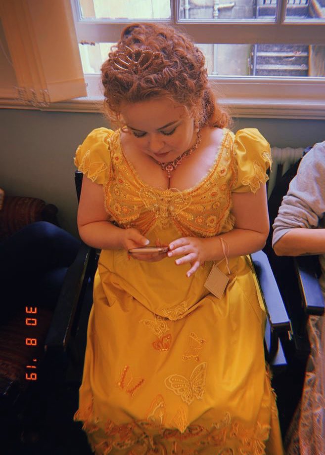 NetflixUK's tweet image. Me tweeting everyone who watched Bridgerton to thank them for making it our biggest series ever