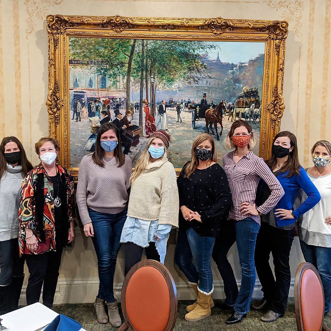 From team dinners to intimate weddings, we love hosting your events! Email our experienced team of event planners to begin hosting your perfect event: megan@merebulles.com

📸 @wordofmouthca