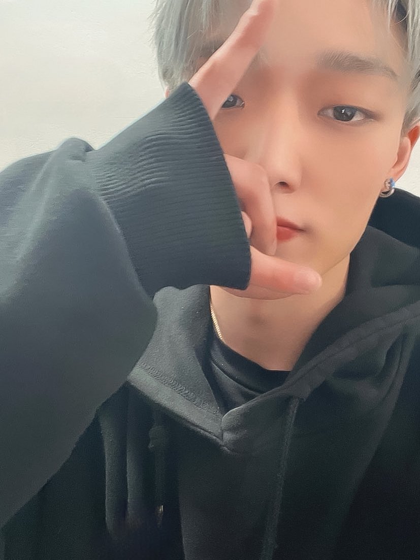 KONICSEDIT's tweet photo. 📸 #BOBBY #바비 https://t.co/IVos7toAsb