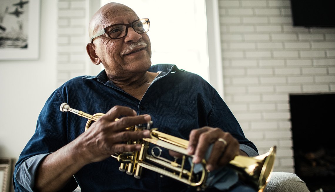 We could all use a mood booster! ☀️  A new report highlights the link between music and mental well-being. "There are so many mechanisms that explain the powerful impact that listening to a piece of music can have." Learn more via <a href="/AARP/">AARP</a> 📰 aarp.org/health/brain-h…