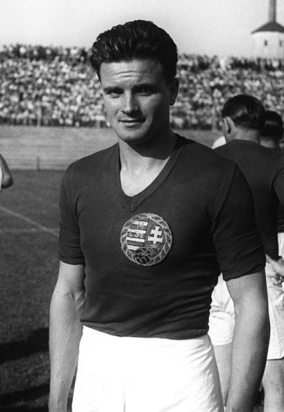 Some players with more than 500+ goals have not been taken into account in, awaiting verification :Jimmy JonesUwe SeelerHugo SanchezFerenc DeakTulio MaravilhaArthur FriedenreichJimmy McGrory, etc.**/***