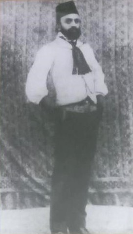 8. This reminds of the tradition of neck scarves & wearing pants that also dates back to early 20th century-this image of Munshi Hassan Ali who worked as a teacher at the Christian Missionary school opened at Srinagar by Tyndale Biscoe.