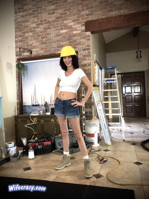 Today I&rsquo;m joining the Construction Crew 👷🏻&zwj;♀️#wifecrazy Episode #1  Testing the new #tool #cocksaw See<a href="/tag/wifecrazy"class="tags">#wifecrazy</a><a href="/tag/tool"class="tags"><span>#tool</span></a><a href="/tag/cocksaw"class="tags"><span>#cocksaw</span></a>