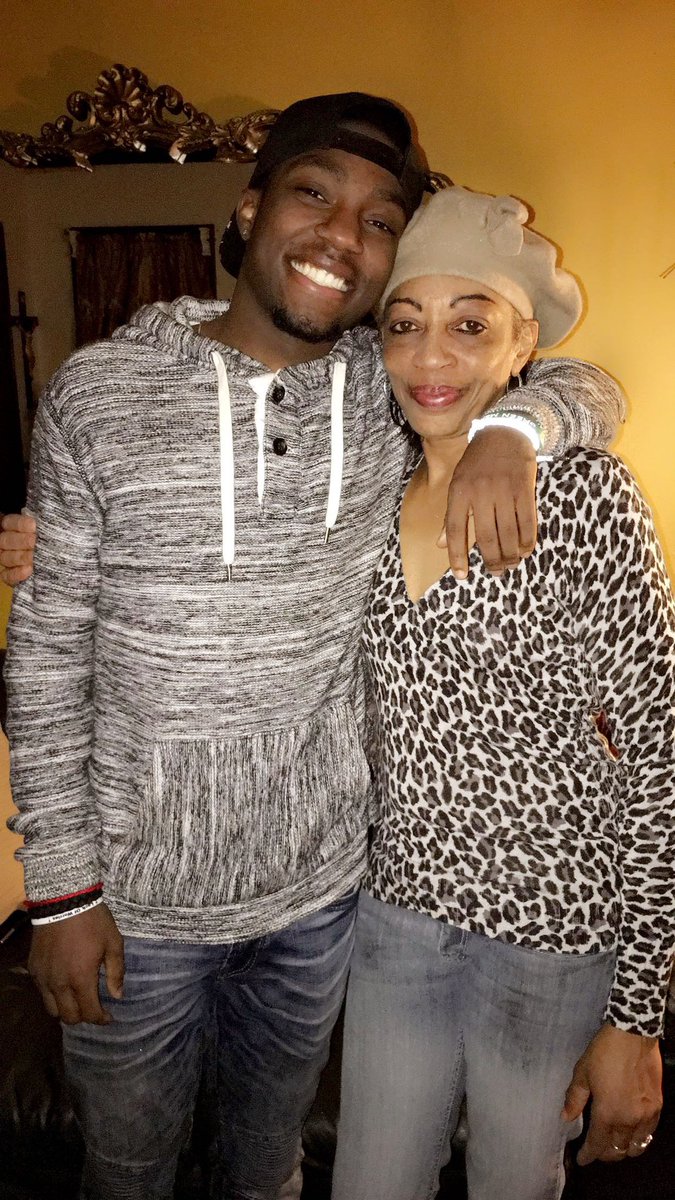 Trellpay10's tweet image. RIP Mama. best hood mama you would ever meet😭💯❤️