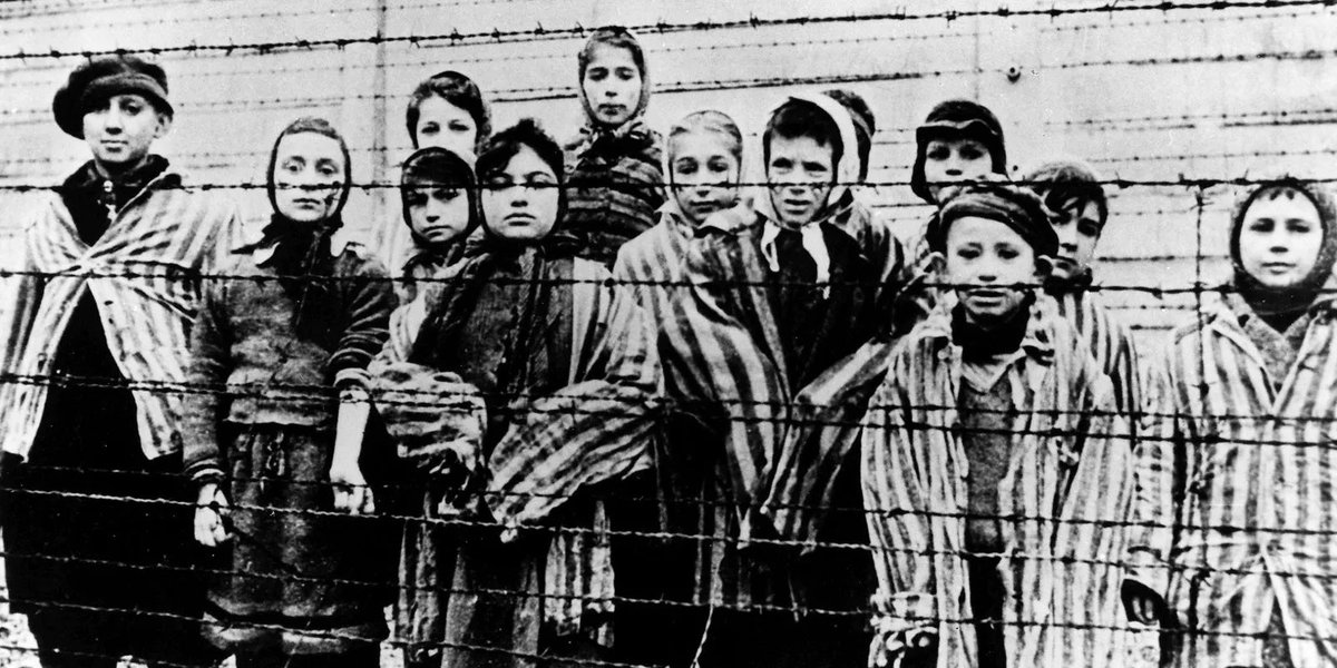 SalvadorClavera's tweet photo. En memòria als colomencs deportats i exterminats als camps nazis. #HolocaustRemembranceDay #HolocaustMemorialDay #nioblitniperdó https://t.co/MM9rZ0TQmW