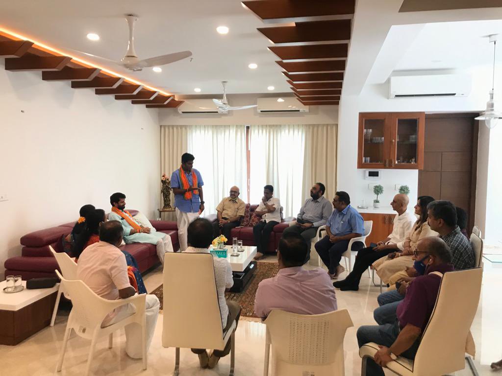 annamalai_k's tweet photo. Never imagined a simple posture of mine while saying a vote of thanks for an event in Coimbatore will spark a social media outrage among Karnataka friends. 🤦‍♂️🤷‍♂️😃

Our National Gen Sec Shri @CTRavi_BJP ji was present in the event as our invitee! 
All is well friends 🙏 https://t.co/Ub5iFZwTey