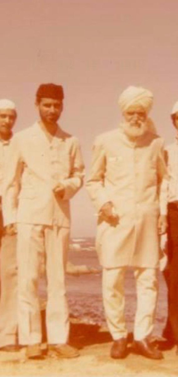 10. The widespread popularity of achkan (almost a sherwani but for the cut) amongst Muslim religious classes can be seen in these two pics of a revered saint associated with Qadri sisala, Peer Sayed Noor-ud Din Gilani (1900-87) along with his son Peer Sayed Ghulam Gilani (d.2017)