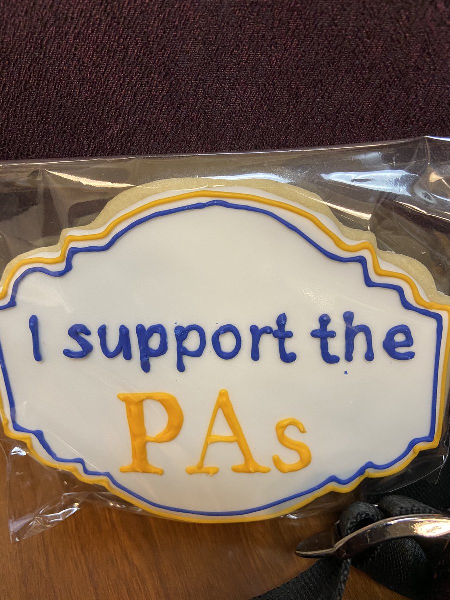 gingerhasen's tweet photo. ER PA’s handing out cookies today @michigandaily @umichmedicine @geo3550 @LEOUnionUmich @hoaumich @Denise_Ilitch We need your support to be treated fairly and equitably by Michigan Medicine https://t.co/jDxoqatjJ5