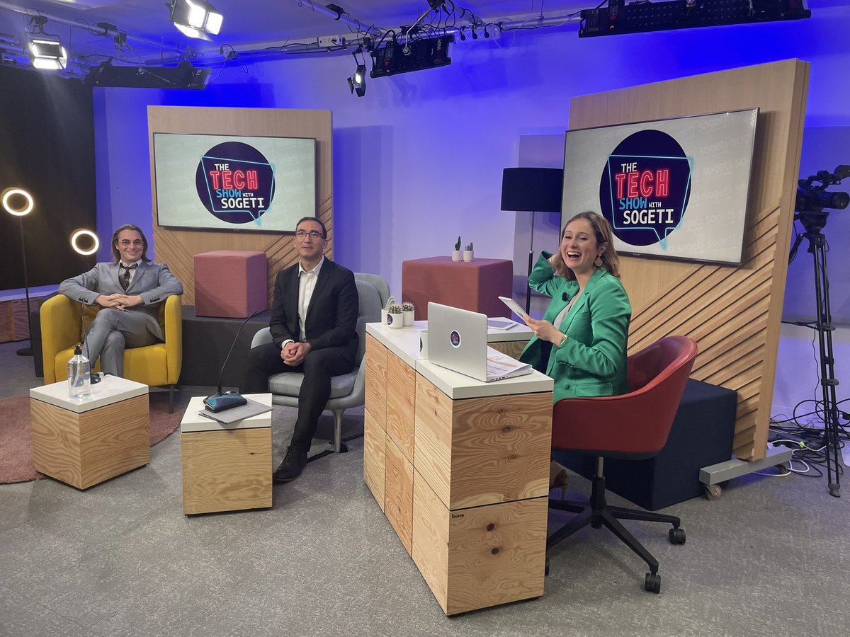 Gloriandria's tweet photo. Clap de fin du  #Kickoff « The Tech Show with Sogeti » by @sogeti_fr 🔥 ! Merci à la belle équipe @camillemarc_cmd  @pro_jeanneprr &amp; Diane! Des intervenants d’exception, un nouveau mécénat, du eSport, une table ronde sur la protection des océans 🌊 #cetaittop !! https://t.co/tN877kLWdd