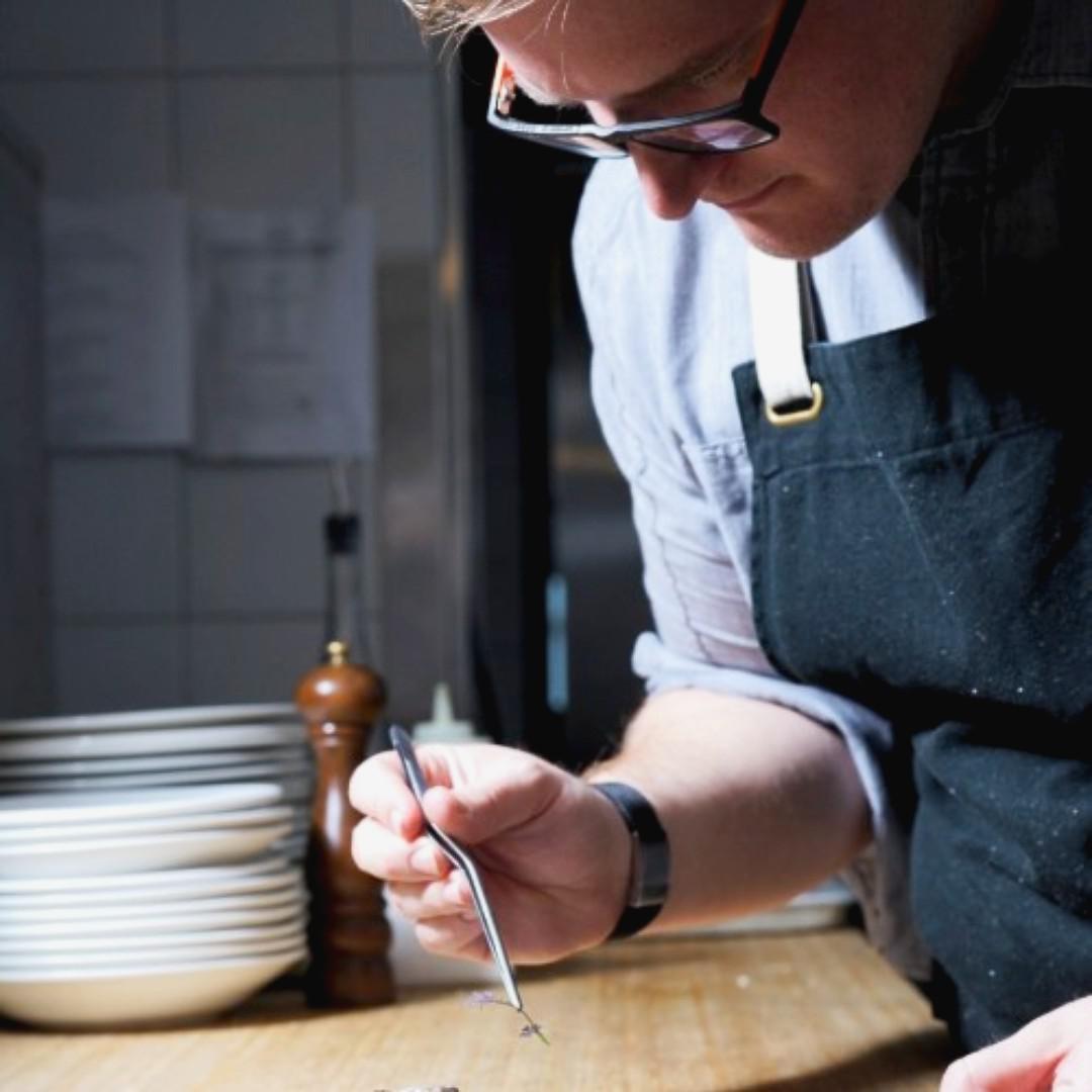 lloydmann1's tweet photo. Who's behind the amazing photos of Sodexo's Culinary Report? Aymeric Halbmeyer, one of our chefs! From a Michelin starred restaurant to joining the Sodexo family, discover Chef Aymeric unconventional path >> https://t.co/TxvfkoA5Mu
#Food #Sodexo #FoodLover #CulinaryReport21 https://t.co/tAfchmFMiQ