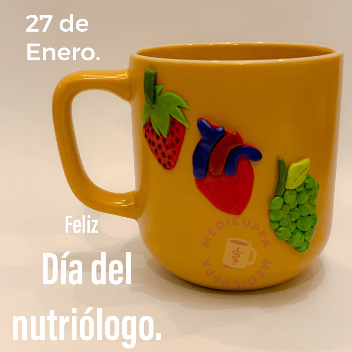 MediCuppa's tweet photo. 🍓🫀🍇Feliz día del nutriólogo🍓🫀🍇 #27deenero #DiaDelNutriologo #felizdiadelnutriologo #coffemug #handmade #polymerclay https://t.co/fSrwpud9bj