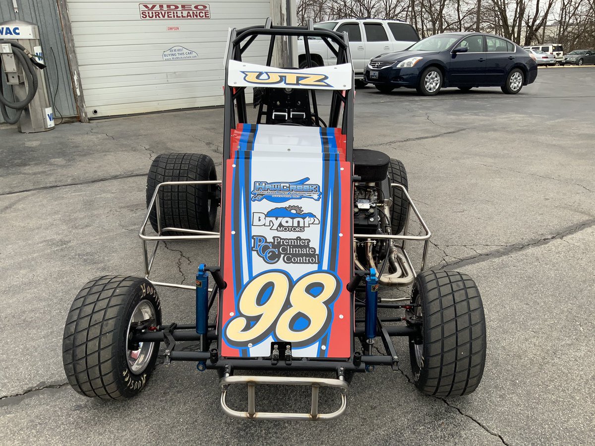 AFDGraphix's tweet photo. Got Tyler Utz 2021 micro rolled out of the shop just before the snow hit. Be on the look out for some more wraps coming soon from Utz Racing. https://t.co/BFnNng1DC0