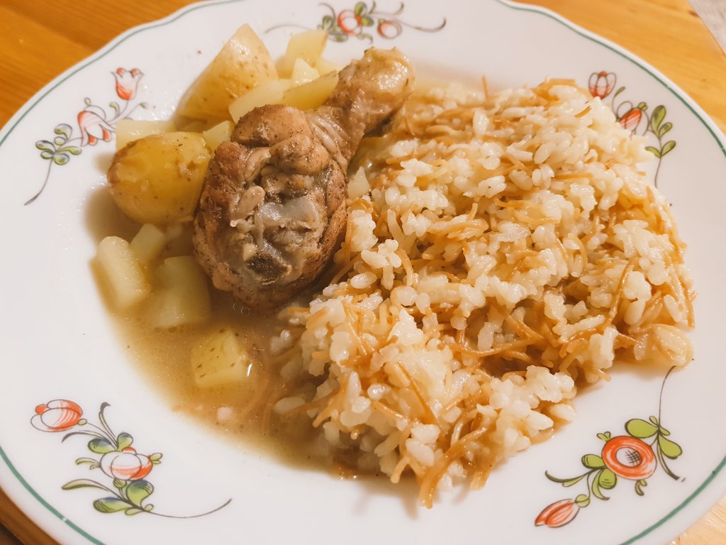 じゃ丸 On Twitter チキンはdgege ジェージュ みたいな発音になりますが Dela3はチキンの骨の煮込みという意味だそうです