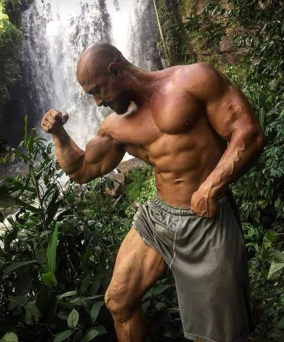 I need a man like this ? #camguy #WednesdayMotivation #muscles #Wednesdayvibe https://t.co/GGeWLwUQI