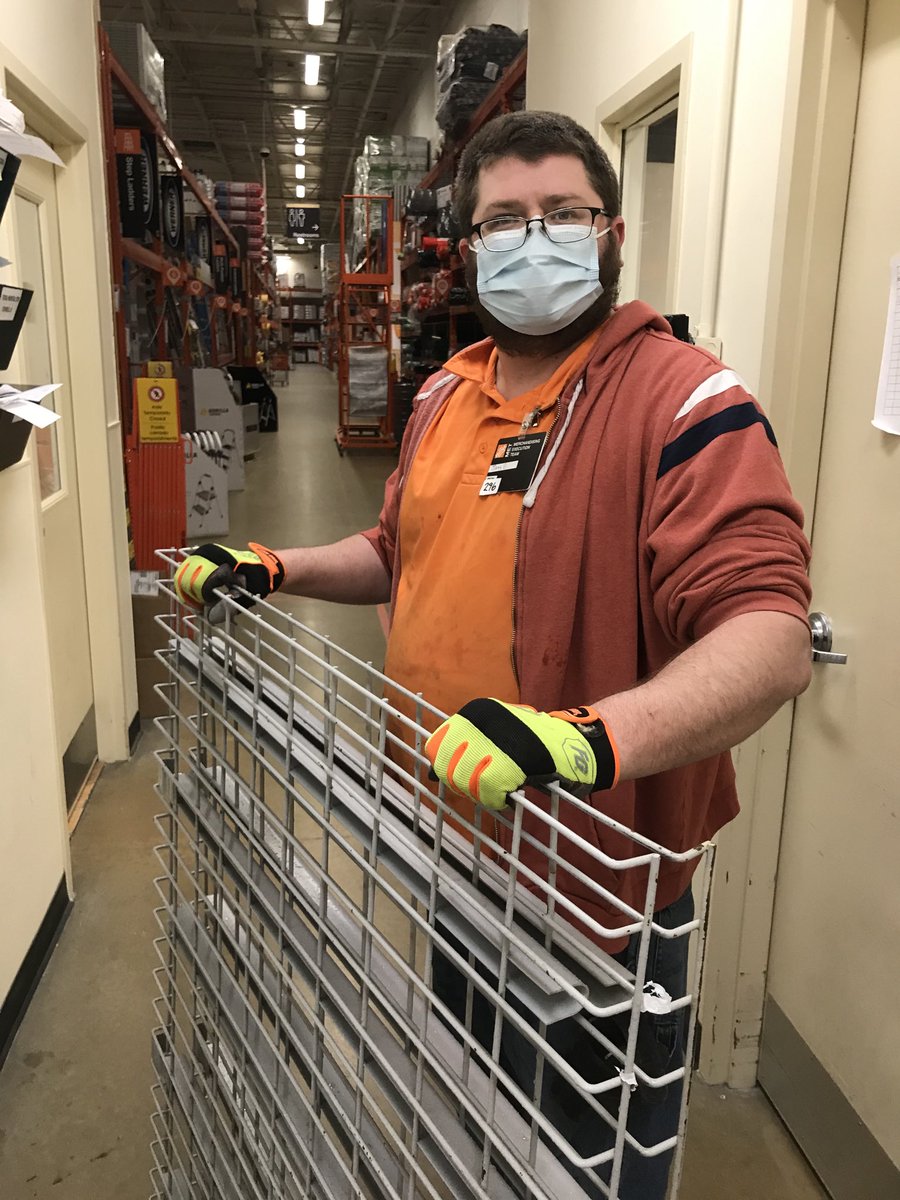MET associate Jim caught glove handed!!! Awesome job wearing PPE and working safely! Safety is personal and our responsibility. Thank you Jim.