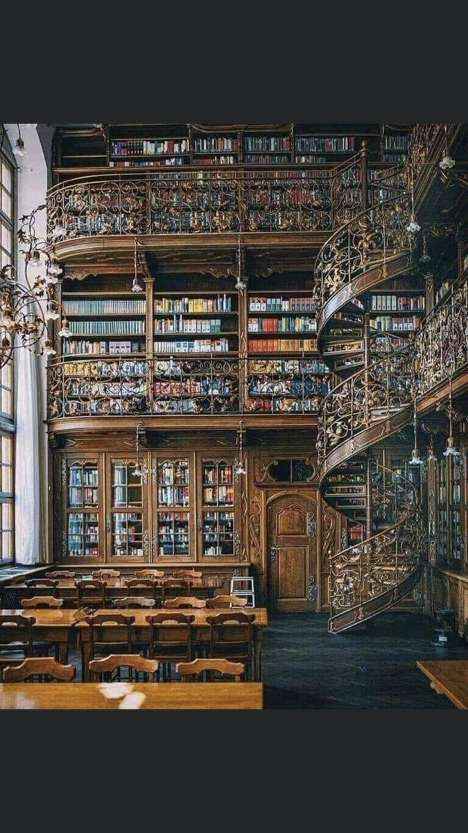 CarriColvin's tweet photo. Is this heaven!?  #library #munichlibrary #heavenlyspaces #books #beautifulbooks #beautifulspaces #inspiringspaces #inspirationalspaces #read https://t.co/IH0PjwFDxF