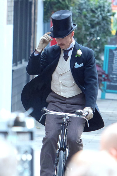 kalazarLuvsBenC's tweet photo. #CumberLetterB@CumberbatchSpam
Bikes https://t.co/Ynk98vAouP