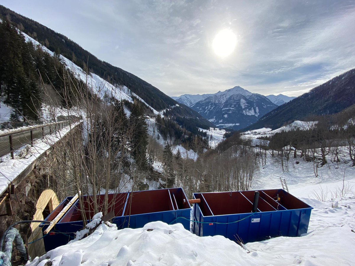 MoebusGmbH's tweet photo. Traumhafte Kulisse für unsere Absetzbecken am Tunnel Dösen, Obervellach in Kärnten #tunnelbau #tiefbau #moebus #abwasser #neutralisation #absetzbecken #wasser #gewässerschutz #umweltschutz #Oesterreich https://t.co/L2Rg3kx9Ar