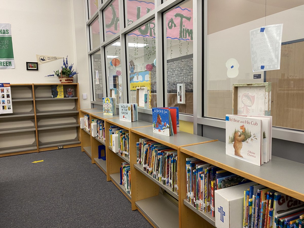 BradfieldLib's tweet photo. “Snow” better time to read! Our library displayed winter books, we had our second story walk about snowmen, and our PLC classes did a directions activity about snowmen. #gisdlibraries #gisdreads #bradfieldsbest ❄️ ⛄️ https://t.co/kLyqxCaadD
