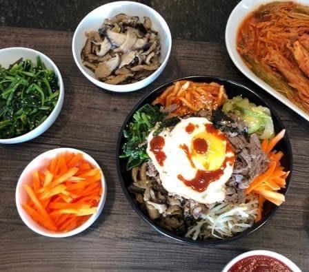 BuokFresh's tweet photo. It’s a tongue twister to some,
Bibimbap ( BEE-bim-Bap) but once it’s in your belly does it really matter?
Customize your own Bibimbap or choose a classic from our menu...
#yegfood
#Yegdt
#bibimbapyeg
#yegkoreanfood
#deliveryORtakeout https://t.co/5Pstzx1ACr