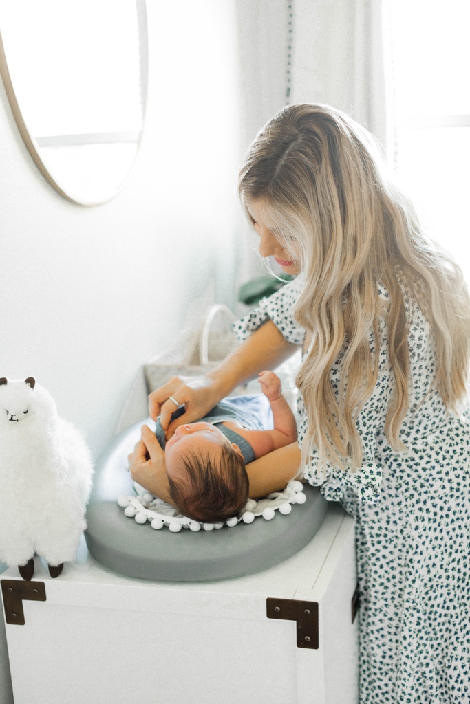Changing a baby in the light of day is easy. Changing a diaper in the middle of the night is a challenge. A favorite tip is to strategically place motion-sensor, task lights. On the blog find one perfect plus other nursery musth-haves. bit.ly/Blog2021Nurser…
#nurseryideas
